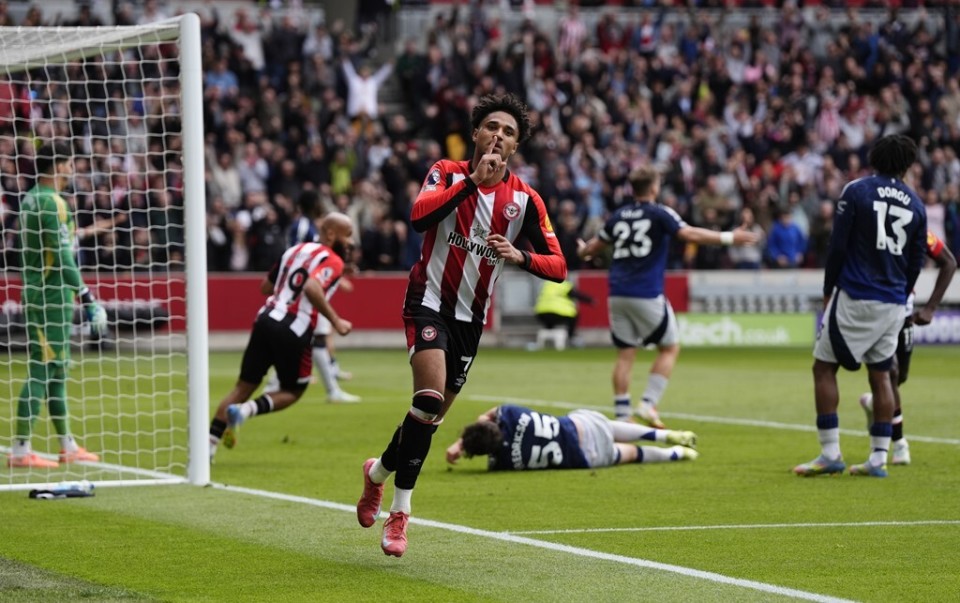 九游体育亚洲官网-曼联遭遇绝地逆转，丢失关键三分