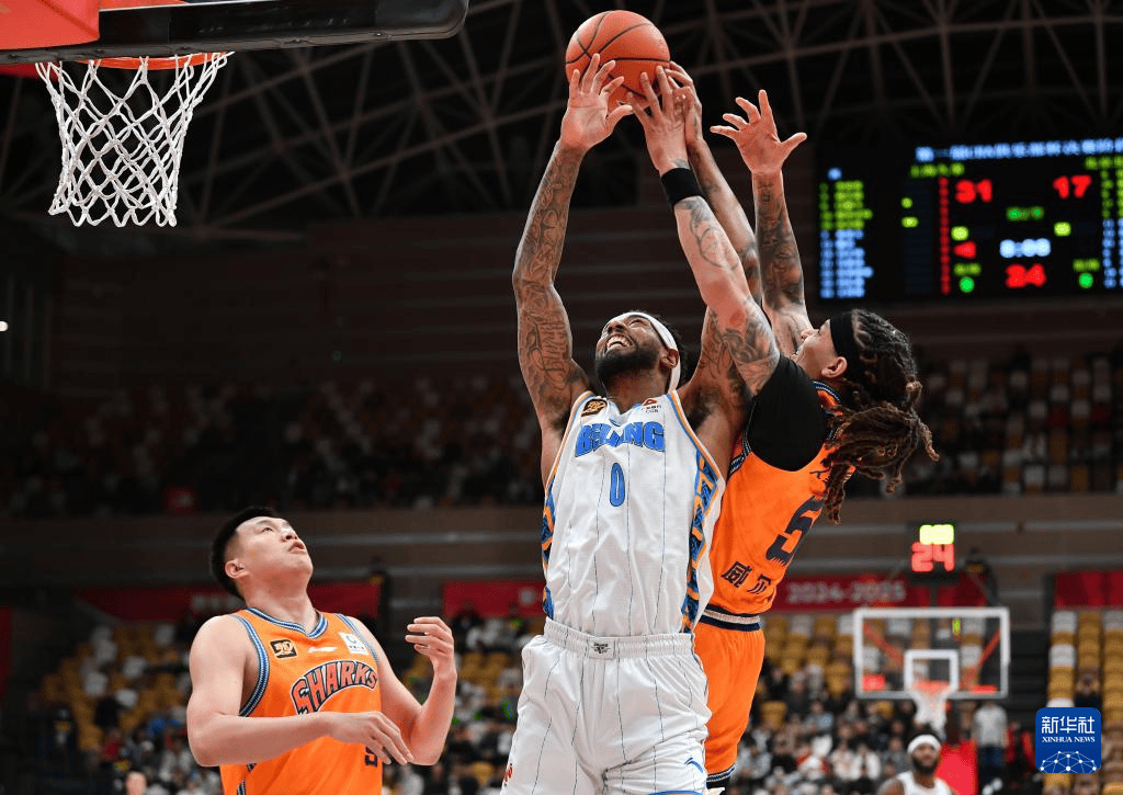 精彩比赛中球队击败强大对手