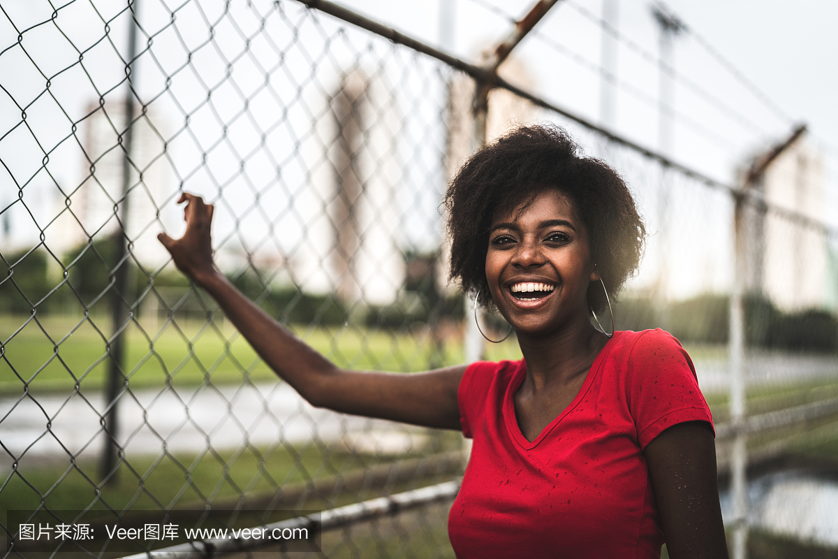 非洲足球赛事举办，球迷欣喜观赏多场精彩比赛的简单介绍