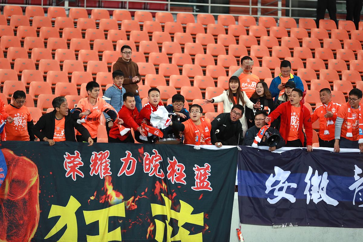 新赛季开启，各队不知疲倦地冲刺，球场上精彩纷呈！