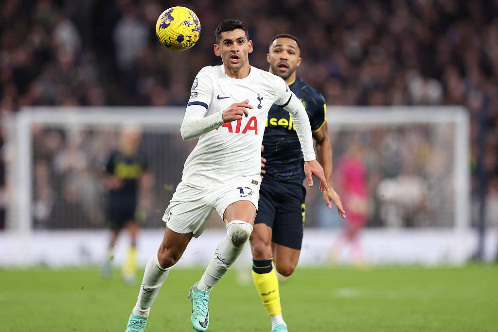 九游体育官网入口-热刺后防固若金汤，球队稳健防守的简单介绍