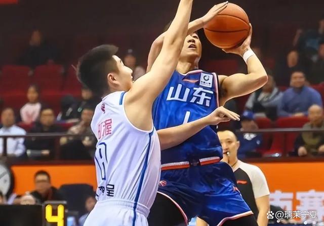 关于球队成功签下自由球员，加强战力备战比赛的信息