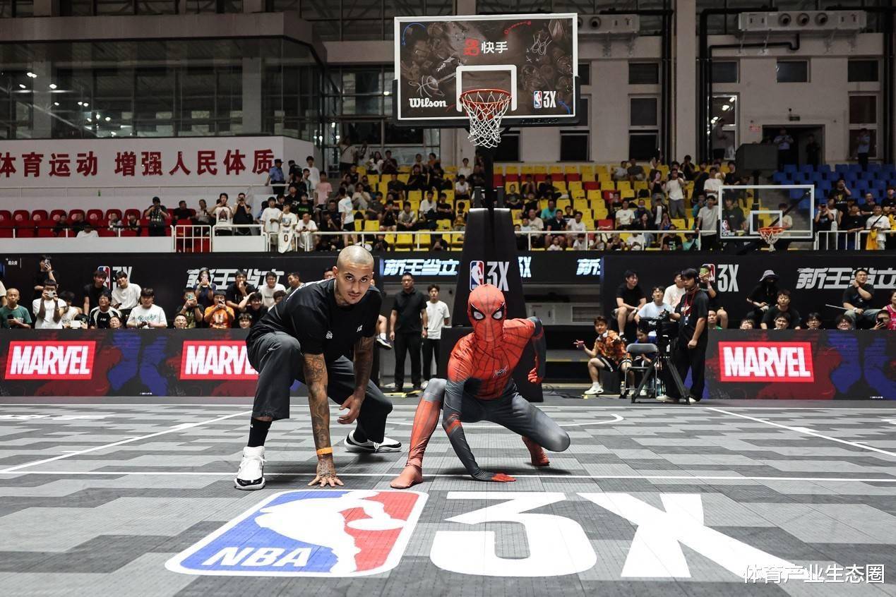 篮球明星赛吸引球迷狂欢，场场精彩对决的简单介绍