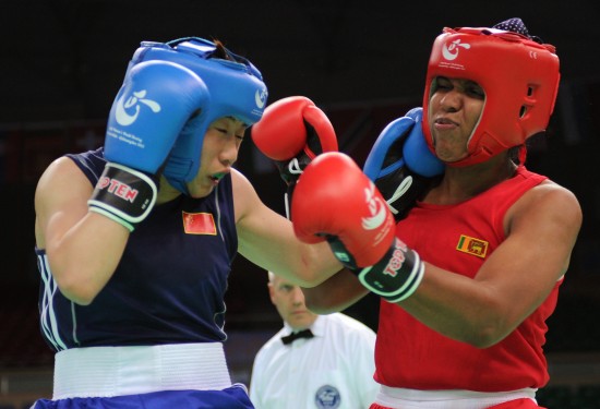 荷兰女子足球队实力出击，成功晋级下一轮