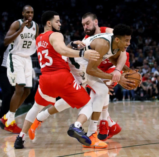 雄鹿客场逆转太阳完成惊天赢球