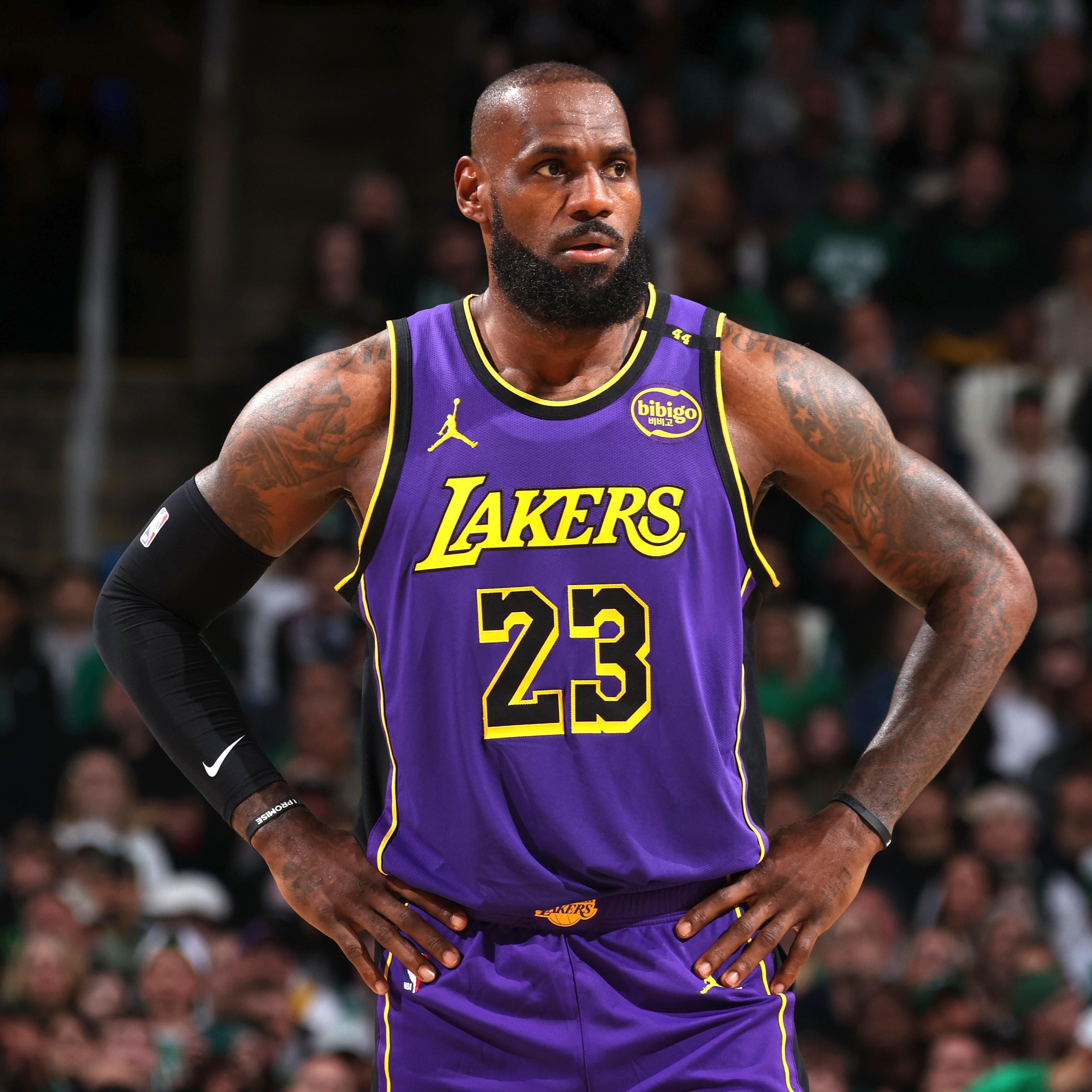 湖人轻取公牛，继续领跑